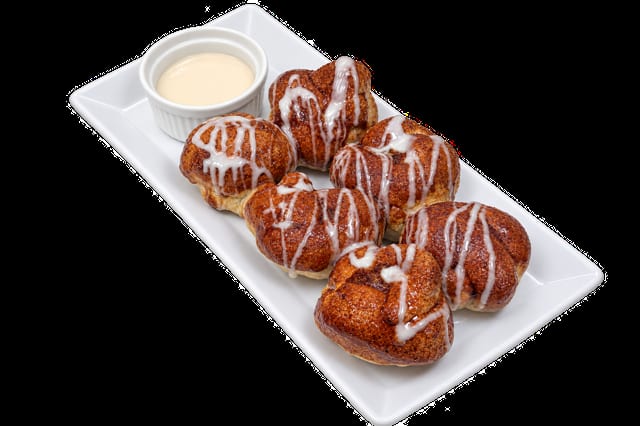 3 Cinnaknots.